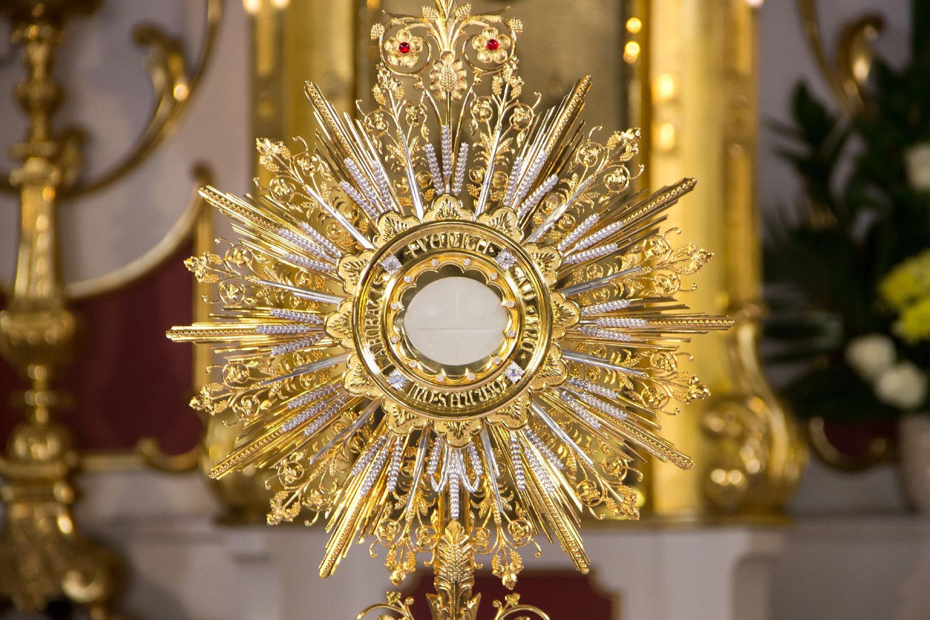 Czuwanie I Adoracje Najswietszego Sakramentu Rozpoczne O Godzinie Adoracja Najświętszego Sakramentu połączona z adoracją Krzyża
