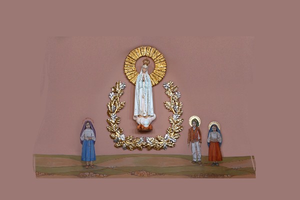 Kaplica Matki Bożej Fatimskiej /nowy wystrój/ - poświęcona przez Biskupa Artura Ważnego w dniu 12 maja 2021r.  